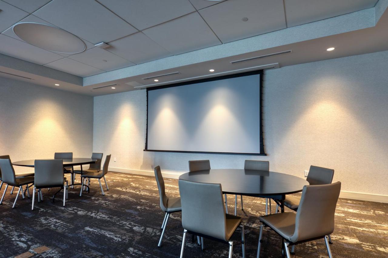 Holiday Inn Express & Suites - Charlotte - South End By Ihg Kültér fotó
